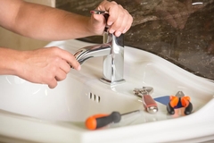 Repair a Leaking Faucet in the Bathroom Step by Step