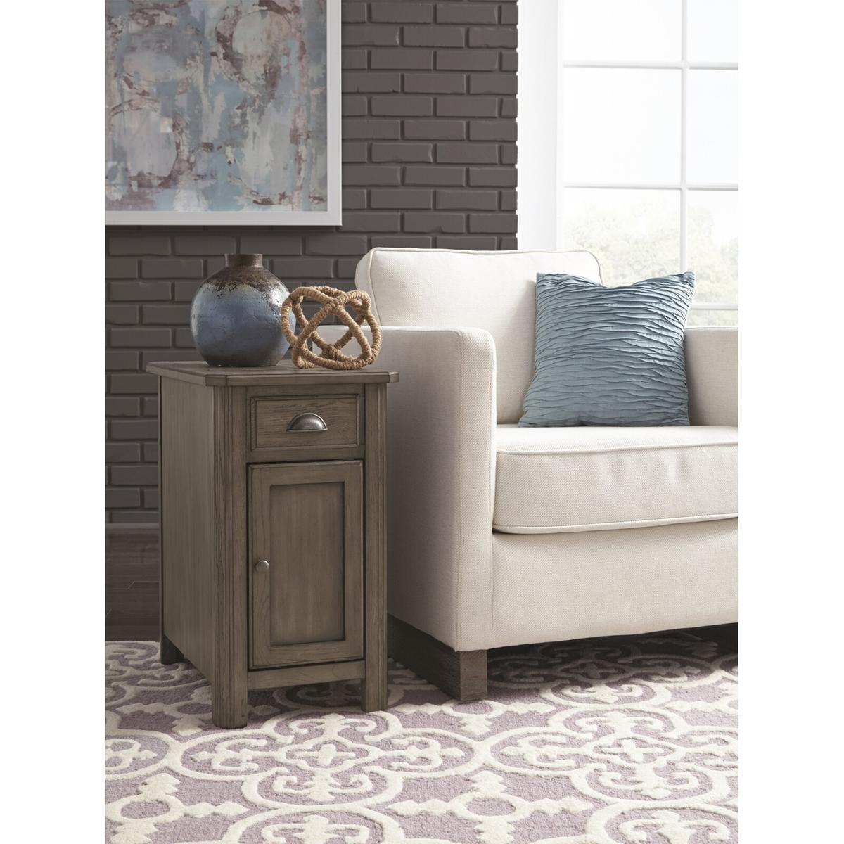 Null Lakeland Oak Chairside Cabinet