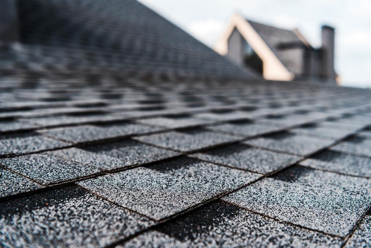 Metal Roof vs. Asphalt Shingles: Which Should You Choose for Your Home?