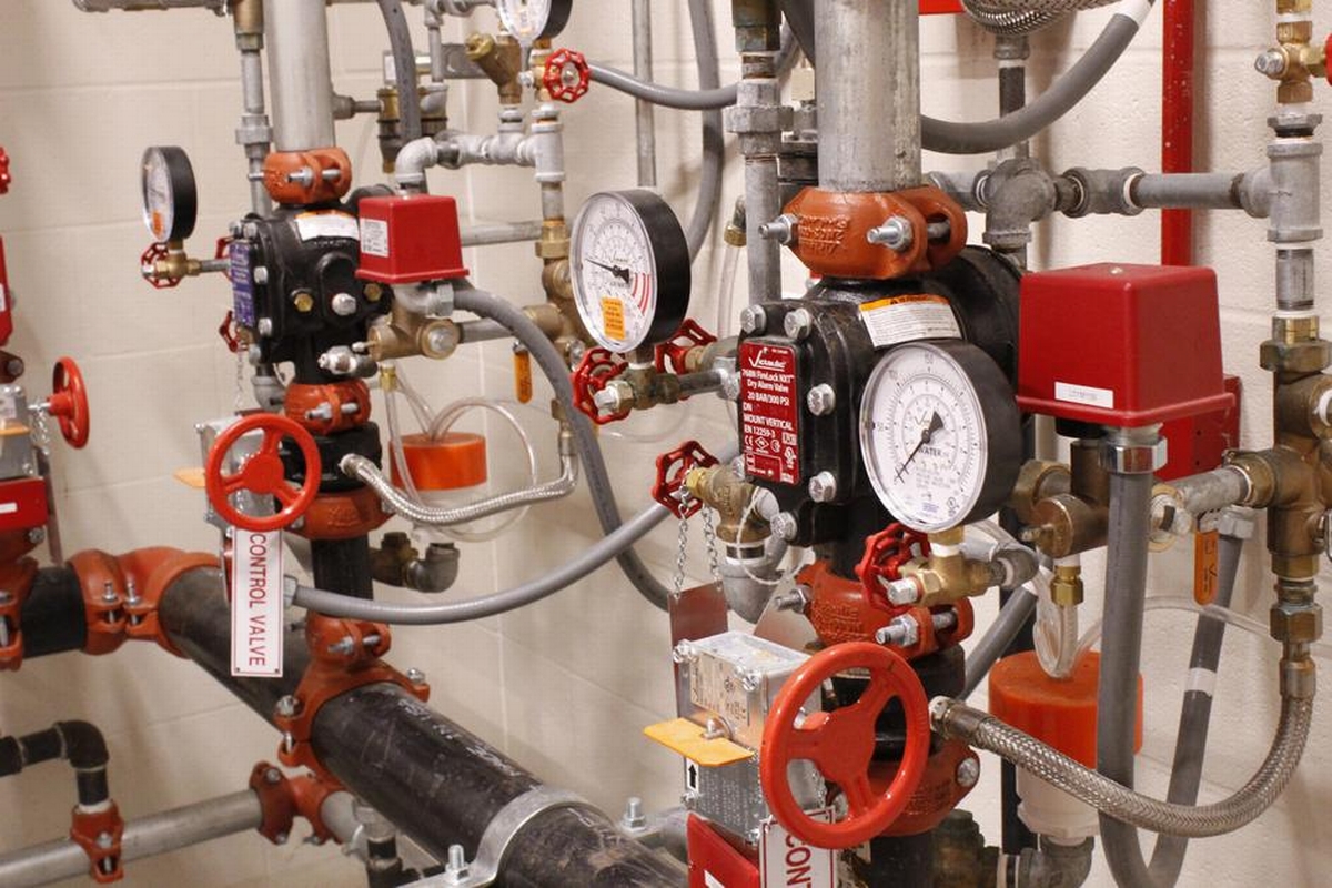 How Does a Dry Fire Sprinkler System Work?