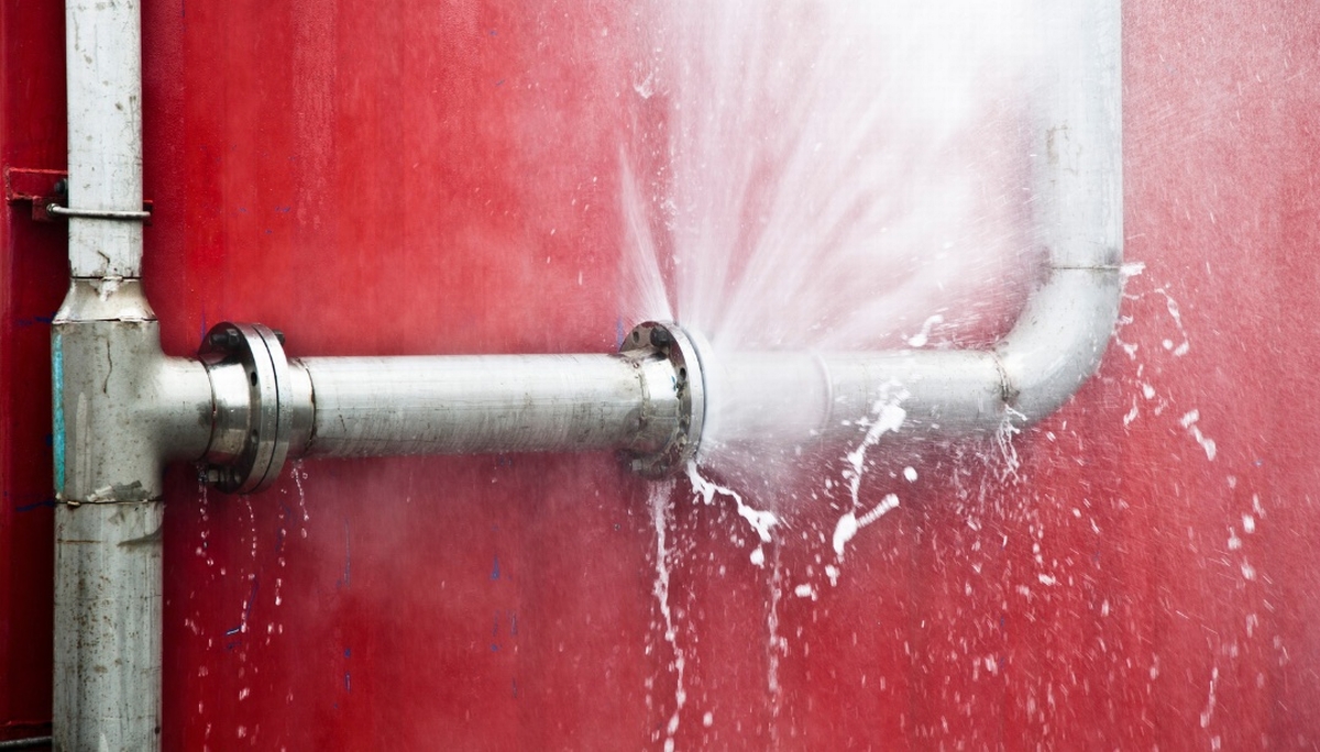 What To Do If a Pipe Bursts: Winter Emergency Response and Restoration