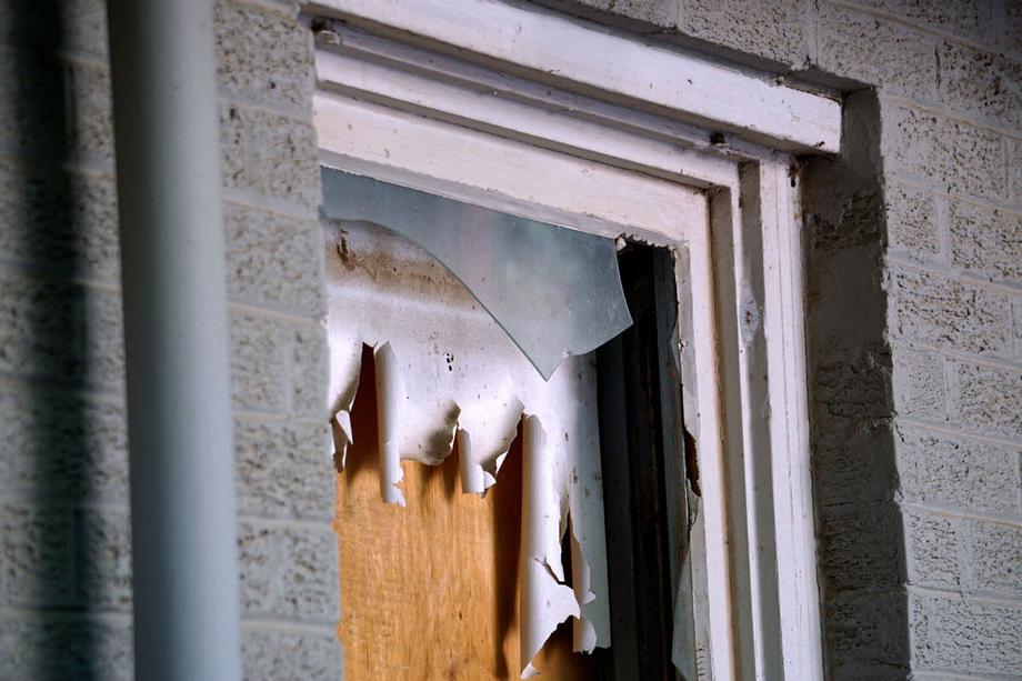 4 Reasons to Use Board-Up Services Before A Big Storm