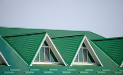 Metal Roofs vs. Asphalt Shingles: A Comprehensive Guide to Choosing the Best Option for Your Home