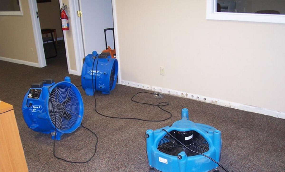 Steps to Dry Rug After Flood Damage