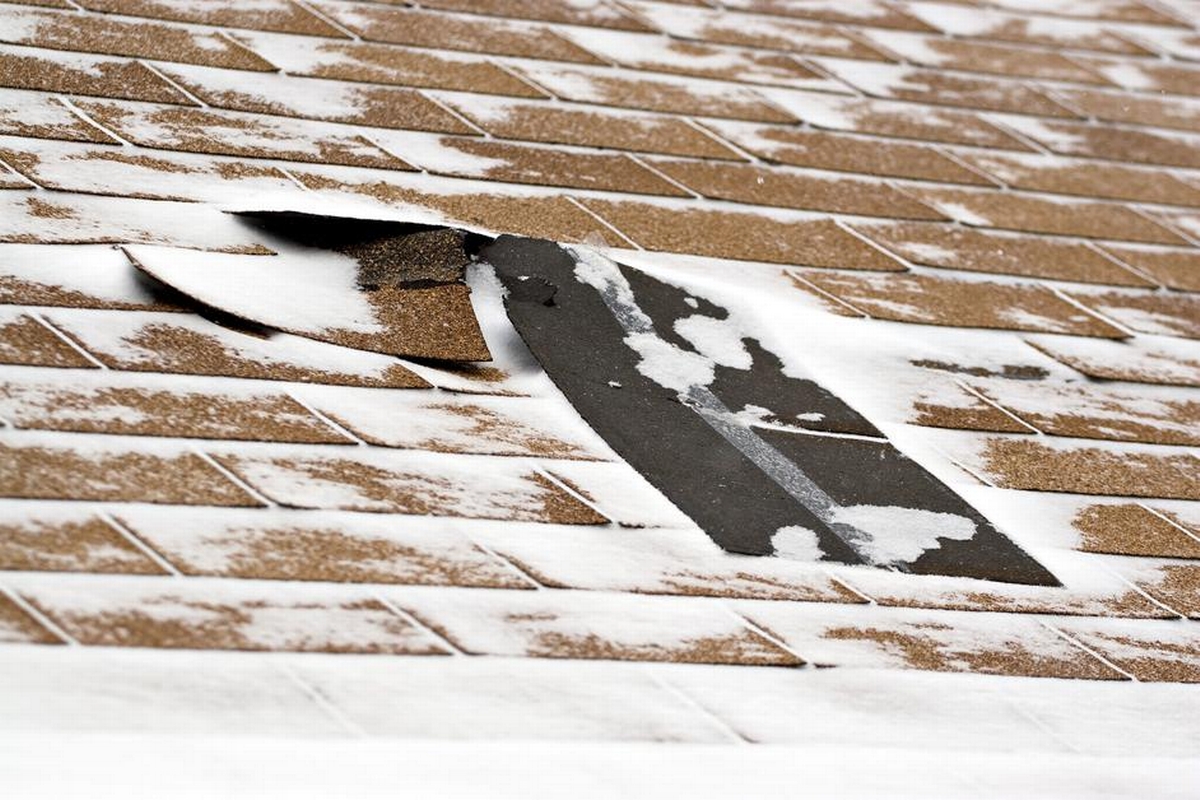 Strategies for Tackling Climate Challenges in Roofing Projects