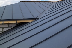 Understanding Heat Retention of Black Metal Roofs