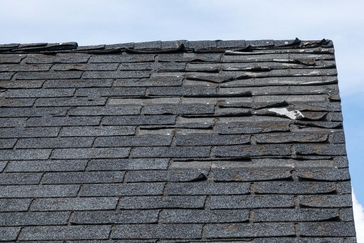 Repairing Wind-Damaged Shingles the Right Way