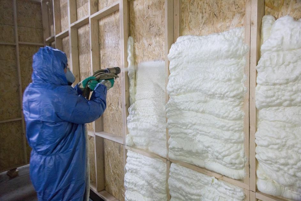The Future of Home Insulation: Exploring the Pros and Cons of Traditional vs. Eco-Friendly Materials