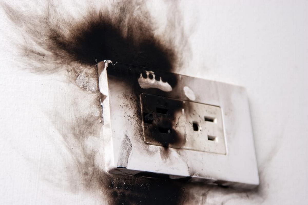 What Does an Electrical Fire Smell Like and What to Do