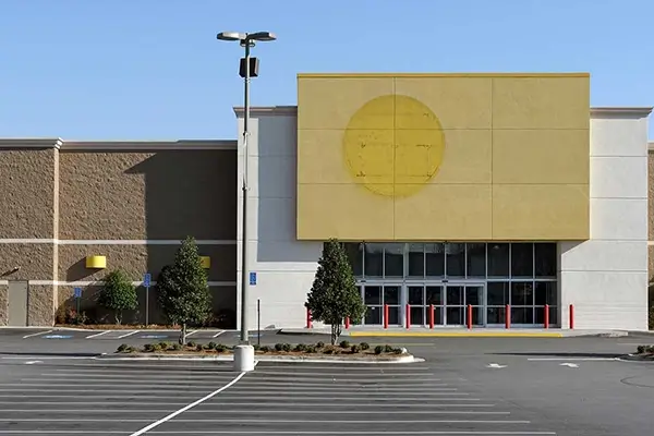 Closed Store Sign Removal in Bethesda, MD