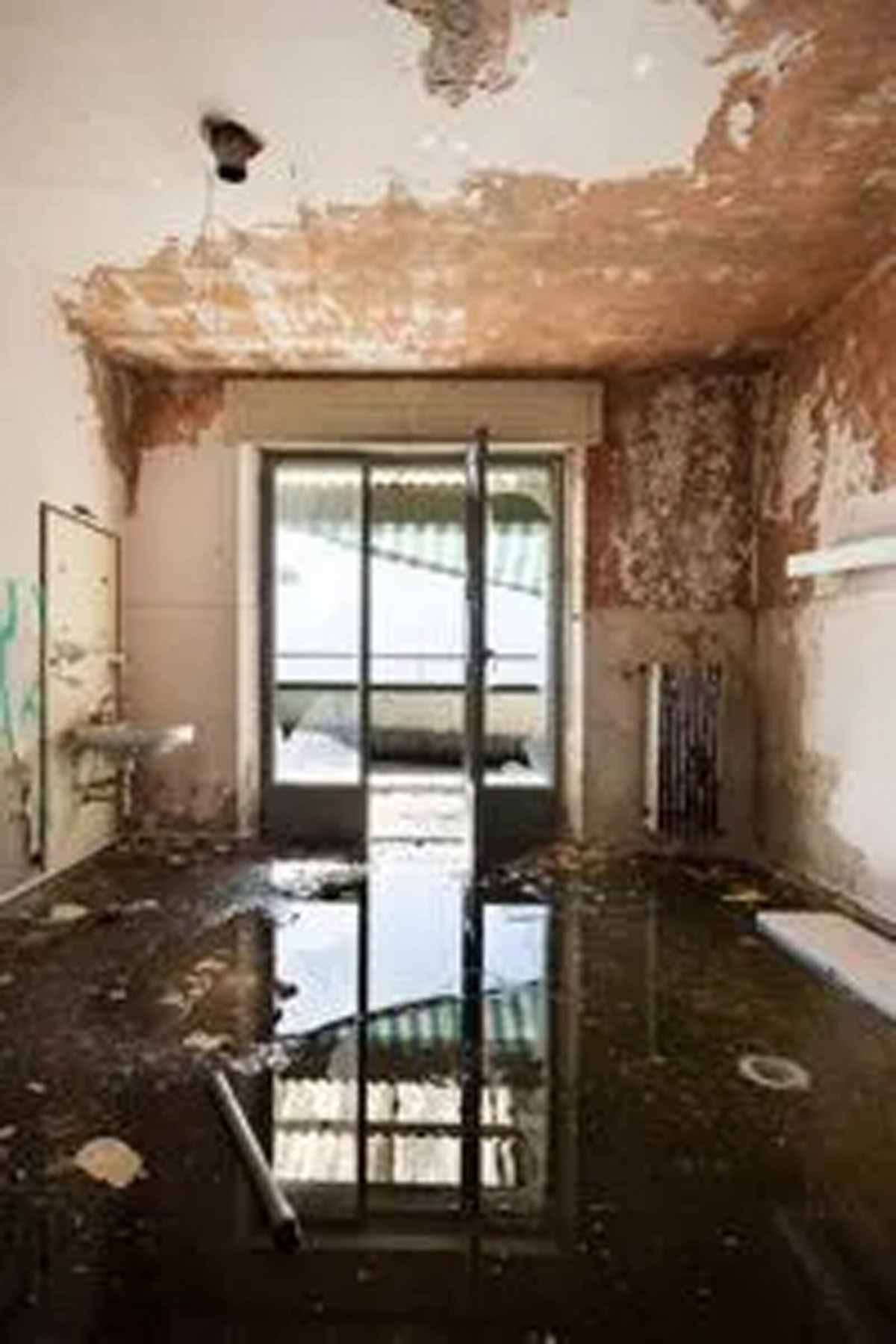 Act Fast Before The Water Damage Restoration Experts Arrive