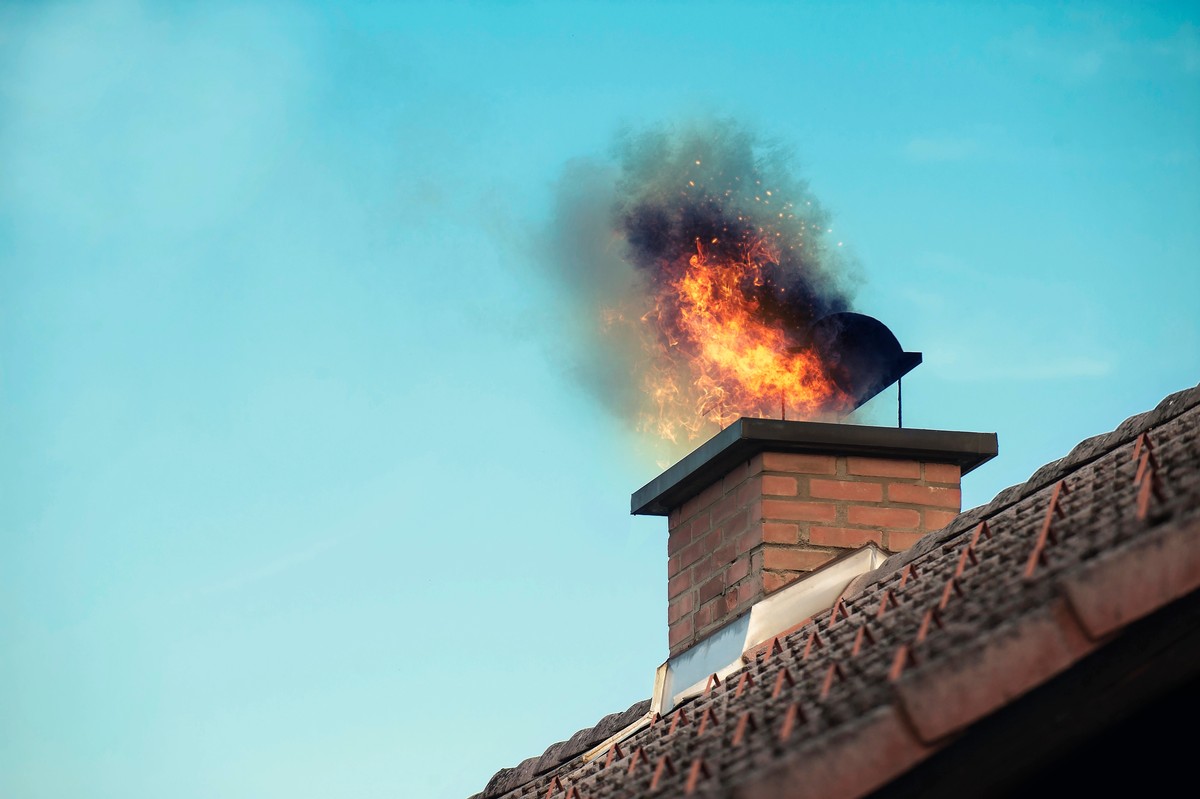 Chimney Fire Warning Signs: How to Tell If You Have One