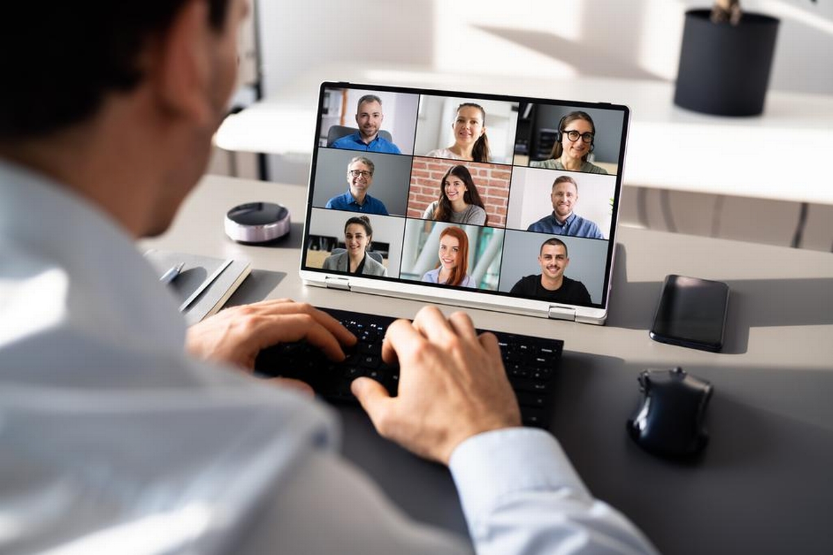 Optimizing Productivity and Collaboration in a Hybrid Work Environment