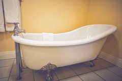 Bathtub Restoration Ideas That Can Extend Its Lifespan