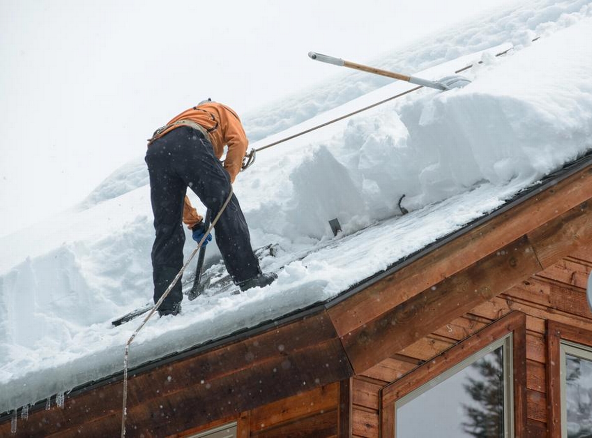 How to Minimize Damage from Ice Dams This Winter