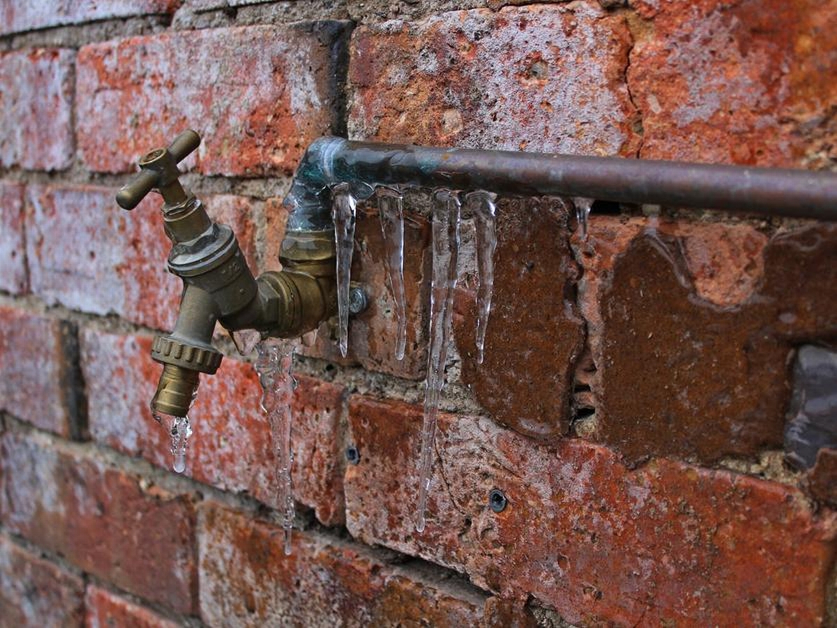 What Happens If Your Pipes Freeze? Risks and Warning Signs
