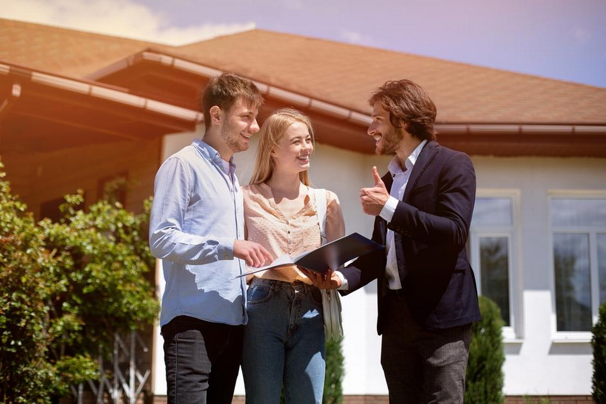 Navigating Insurance Claims: Tips for Homeowners After Water, Fire, or Mold Damage