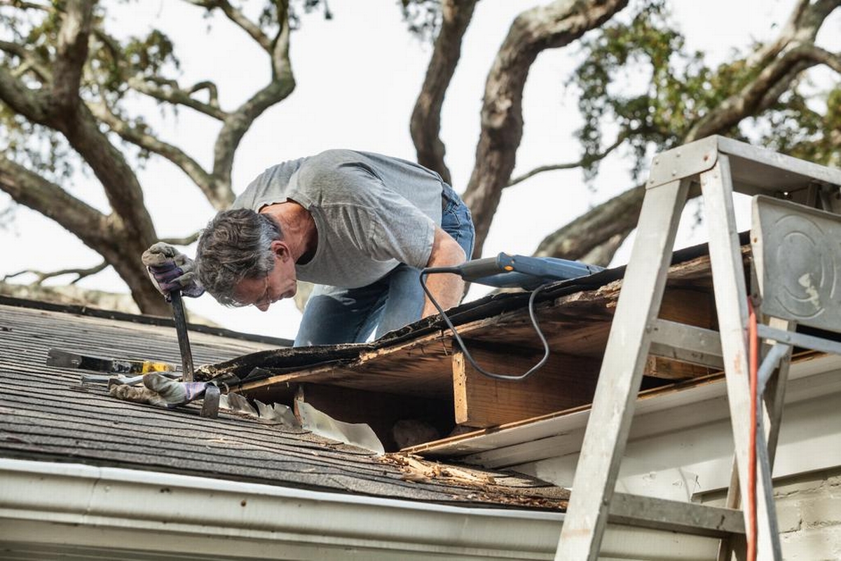 Rebuilding After Disaster: 5 Ways Restoration Professionals Can Enhance Customer Experience
