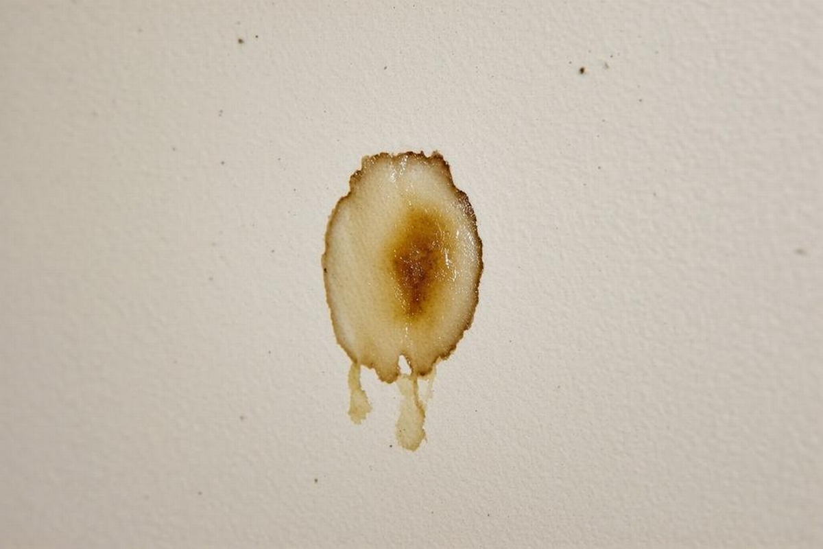 How to Remove Nicotine From Walls and Eliminate Odors