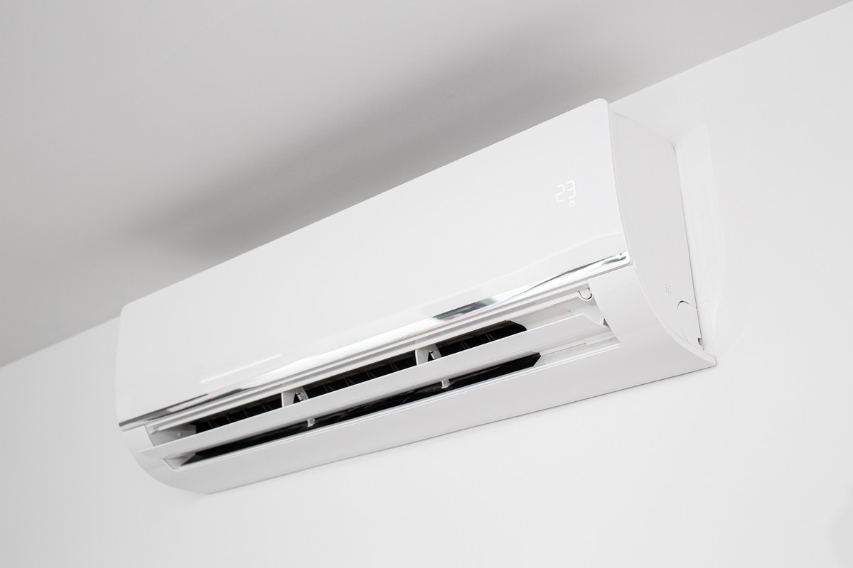 Does an Air Conditioner Dehumidify Your Home or Just Cool It?