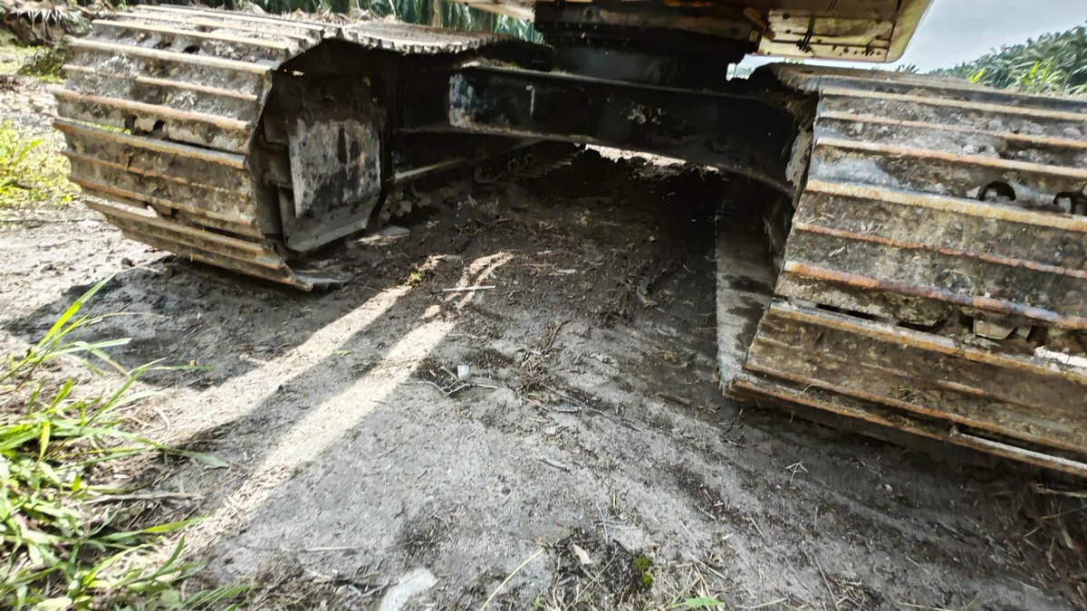 Do Excavators Unscrew? How Rotation Works on the Jobsite